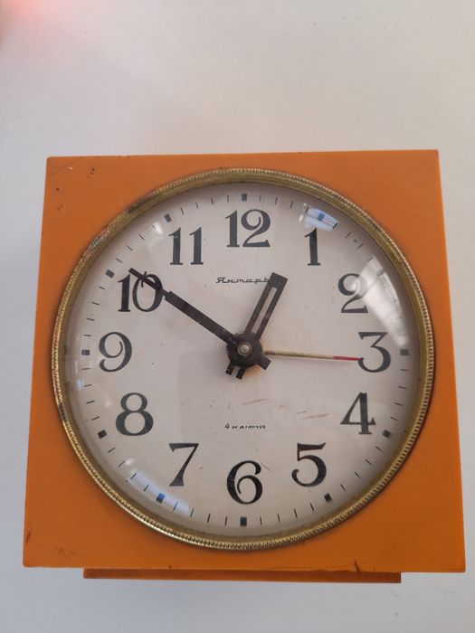 Годинники настольні,наручні