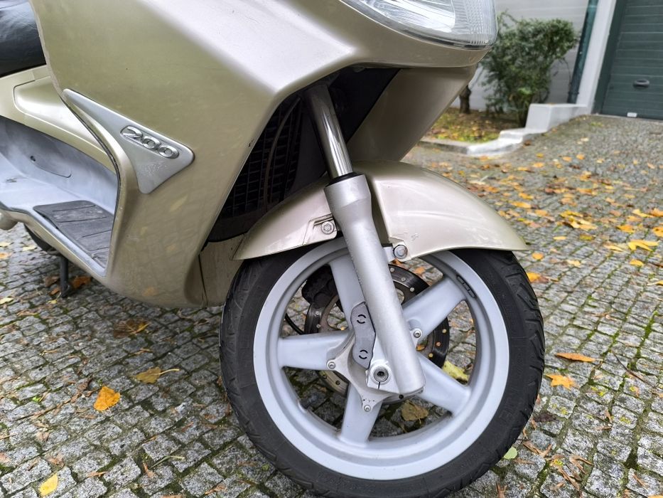 Scooter Piaggio X8 200 de 2004 inclui Top Case Piaggio