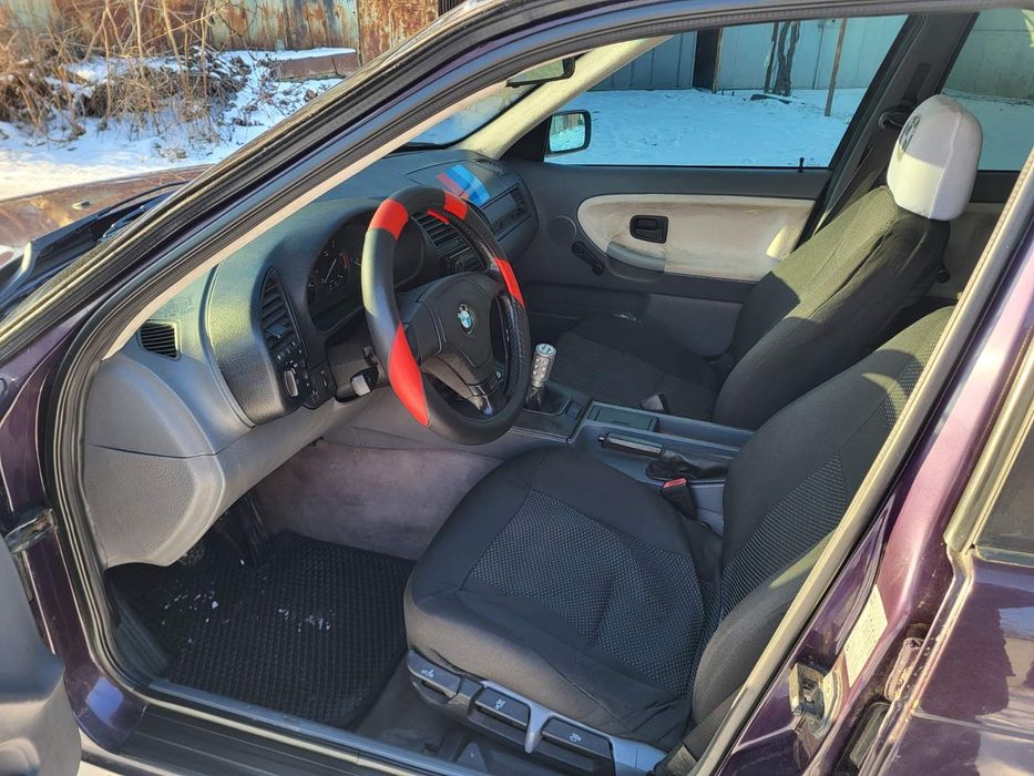 Продам BMW 3 1.8