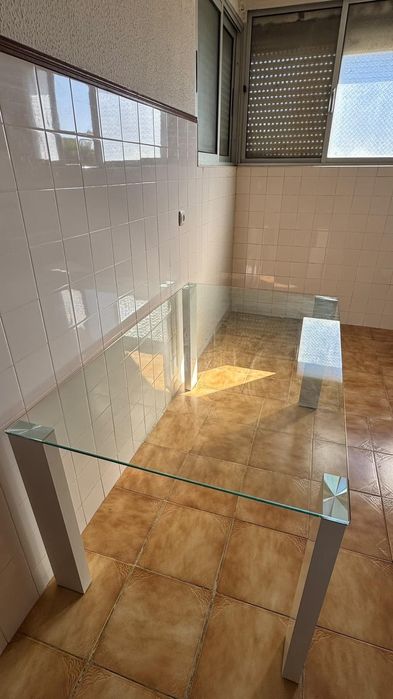 Mobília- mesa de jantar