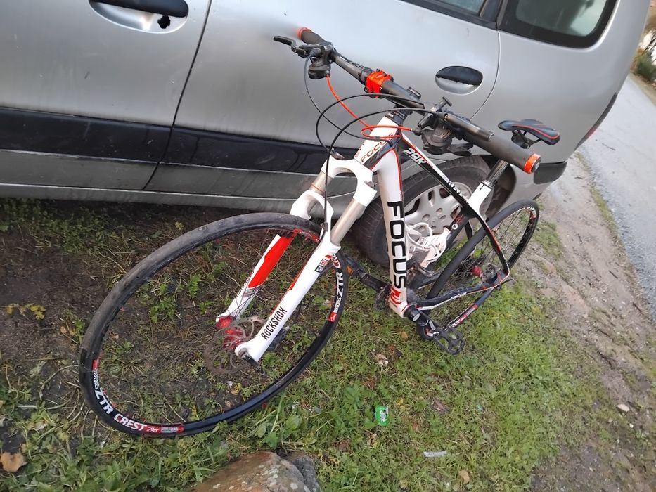 Bicicleta Focus de Carbono roda 29 em segunda mão