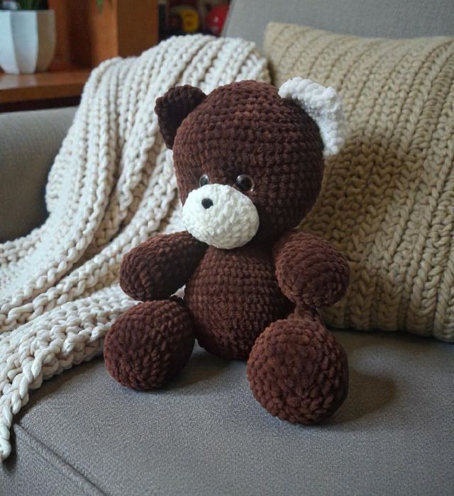 Плюшеві в'язані іграшки амігурумі в наявності