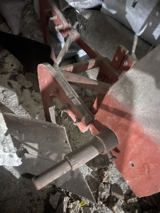 Продам 2-х (двохкорпусний) плужок (плуг) до трактора