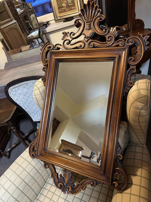 Piękne lustro w barokowej, orzechowej ramie