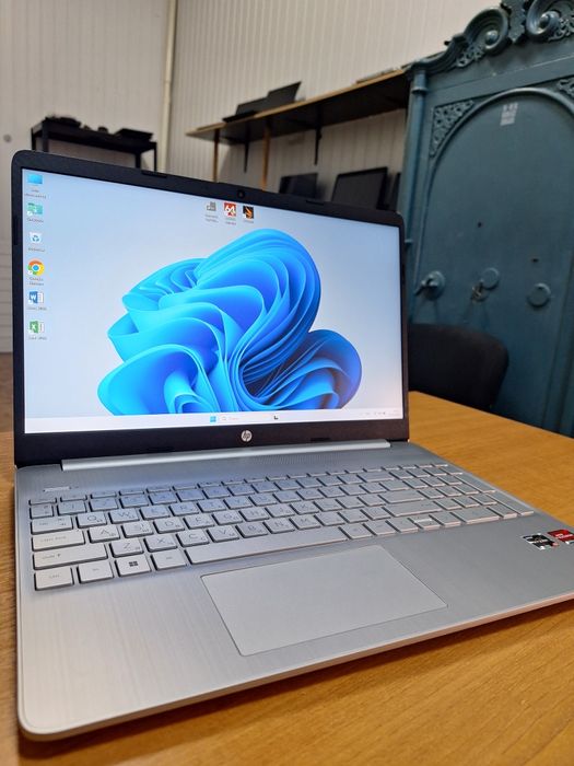 HP 15-ef2729wm HexaCore AMD Ryzen 5 5500U DDR4 8Gb SSD 256Gb