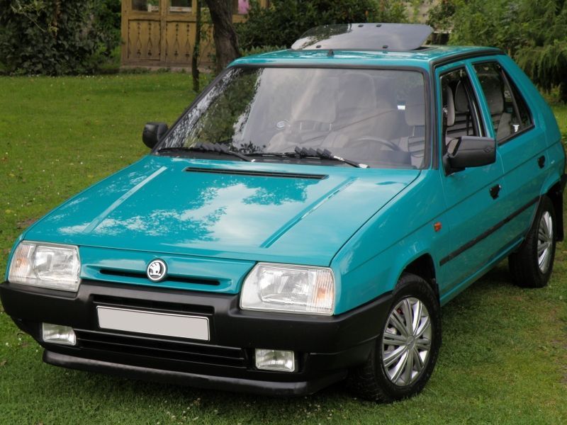 SKODA FAVORIT SZYBA TYŁ