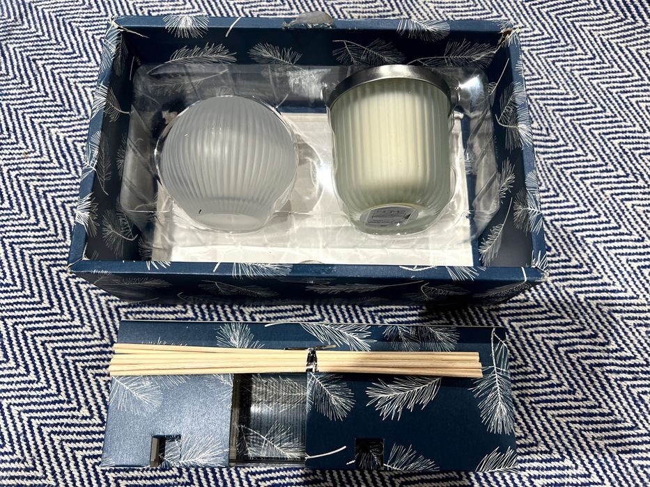 Zestaw prezentowy z mrożonego cedru Świeczka i olejek