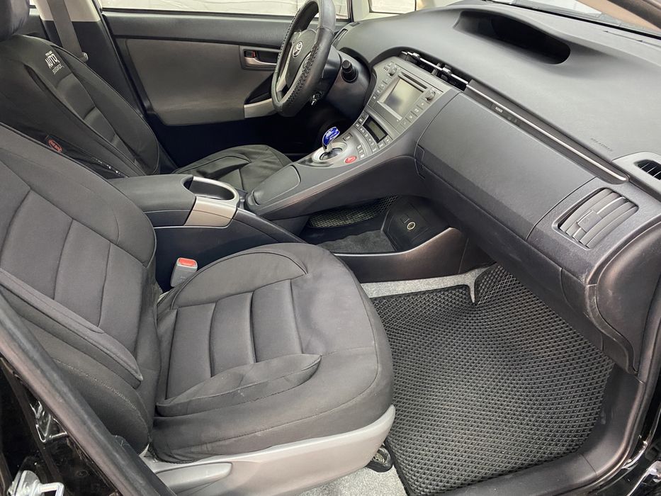 Аренда Toyota Prius 30. Аренда Приус 30.