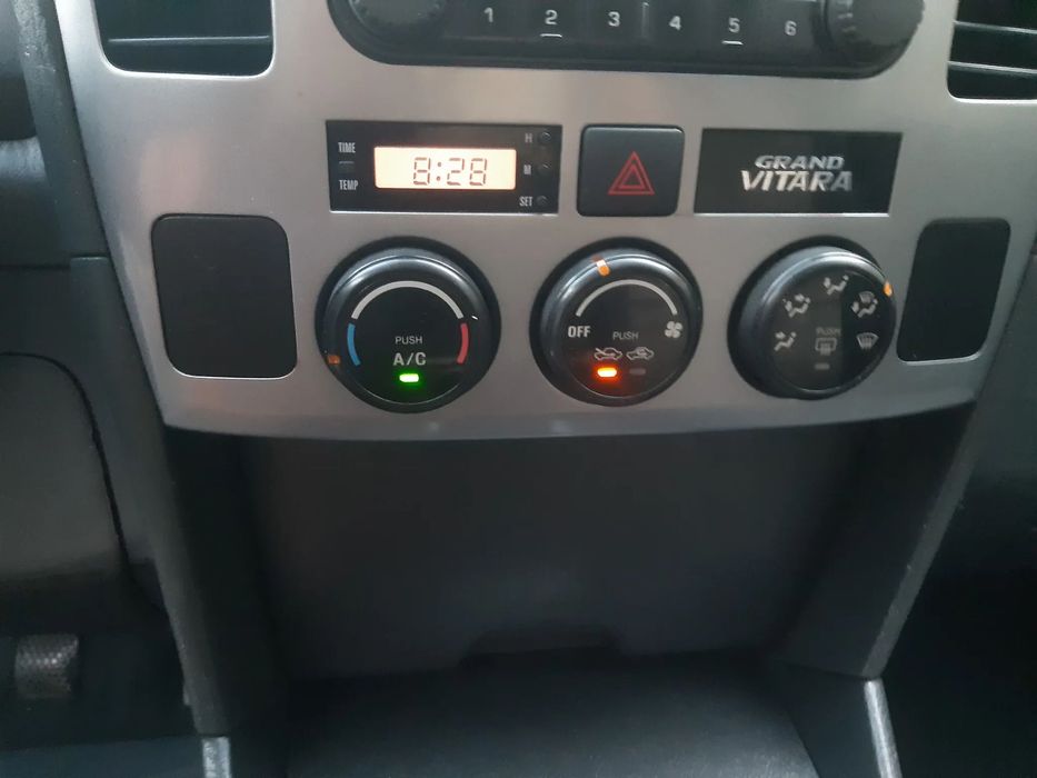 Suzuki Grand Vitara Zarejestrowany 2005 rok książka serwisowa napęd 4x4 reduktor klimatyza