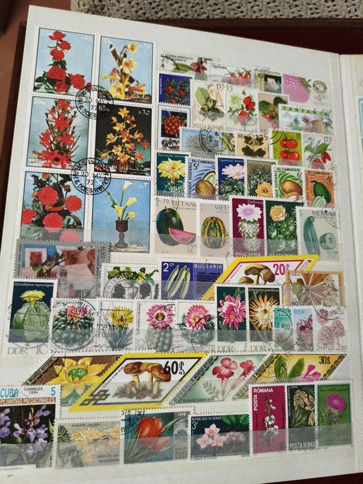 Classificador com 250 selos diferentes temática flora