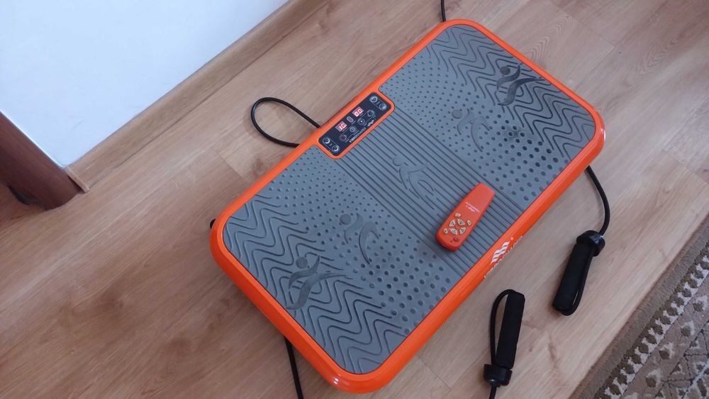 Platforma wibracyjna Vibroshaper z pilotem i planem diety i ćwiczeń
