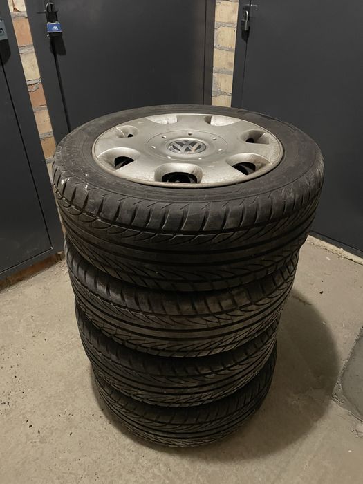 Продам комплект шин R16 Фольцваген Туран
