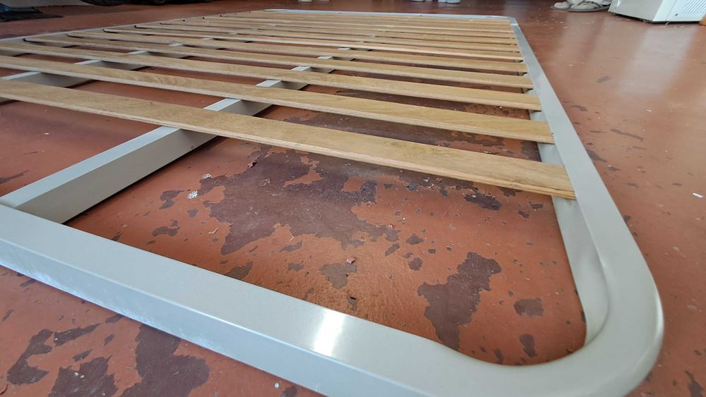 Conjunto de colchão e estrado