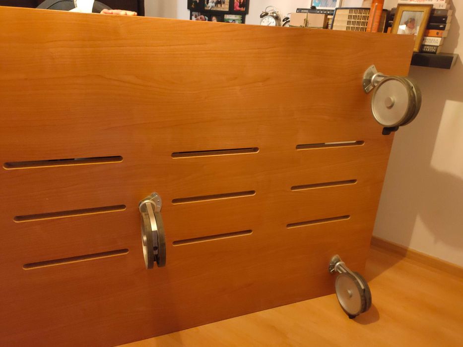 Base/cama em madeira