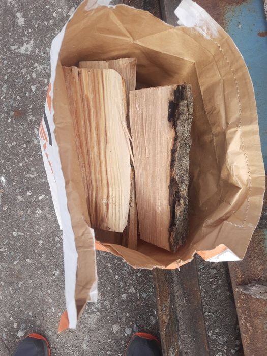 Дрова колотые в мешках