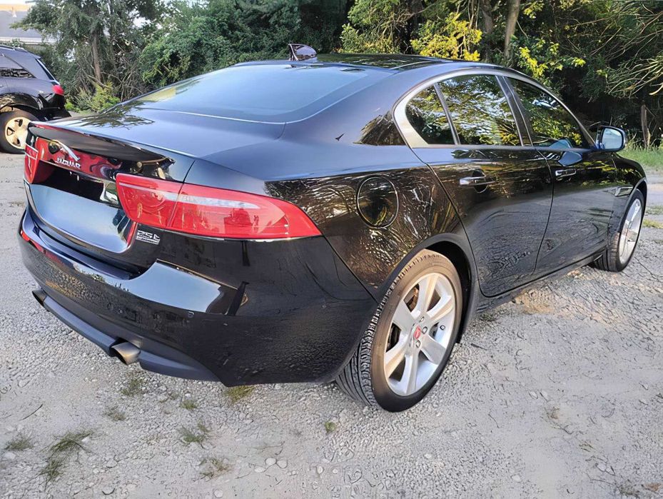 Jaguar XE      2018