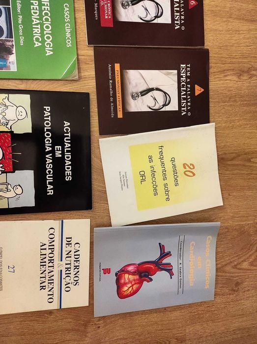 Conjunto de livros/revistas de medicina