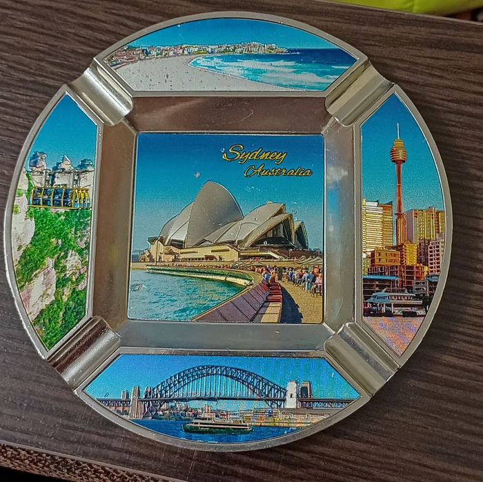 Металлическая пепельница с изображениями достопримечательностей Сиднея