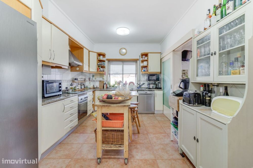T4 com 209 m², vista 360º, sol todo o dia e garagem de 78 m² | Corroio