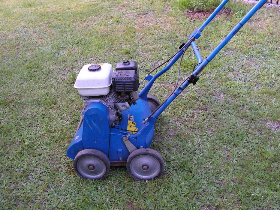 wertykulator spalinowy