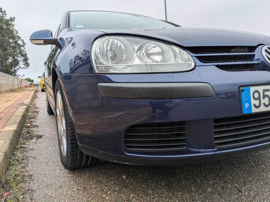 Volkswagen Golf 1.4 Gasolina — Confortável e fiável