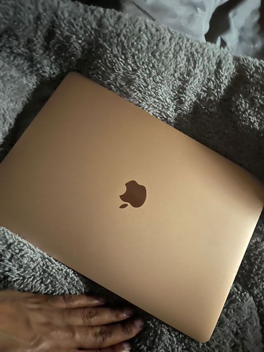 ALMOST BRAND NEW! MacBook Air 2019 – Only 2 months of use!64283907066499121