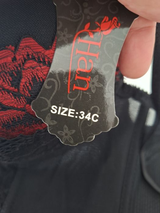 Gorset czarny z czerwoną koronką