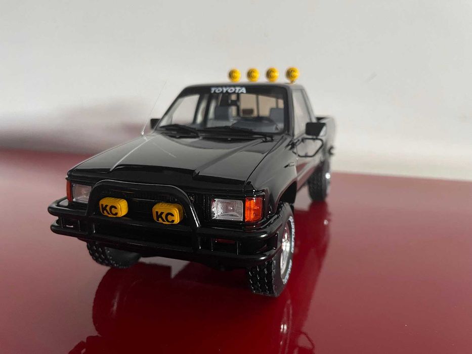 Toyota Hilux SR5 Glossy Black