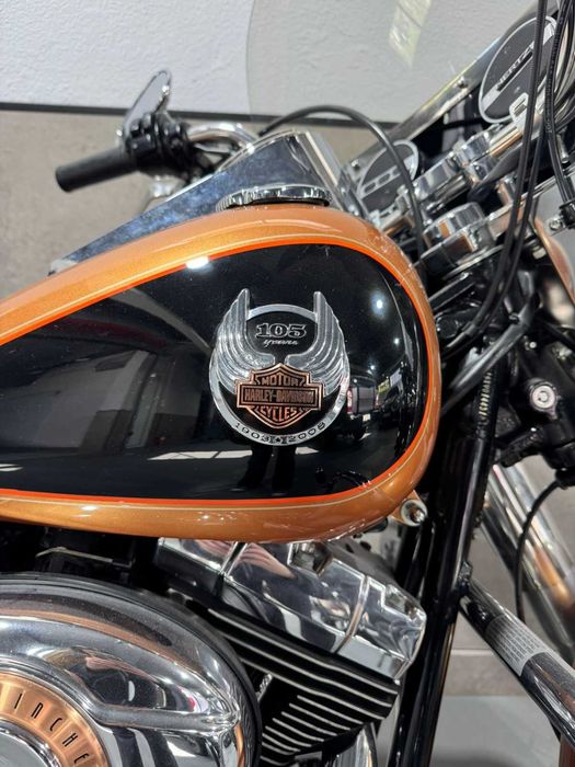 Harley-Davidson Heritage Softail Classic – Edição 105º Aniversário (Série Numerada)