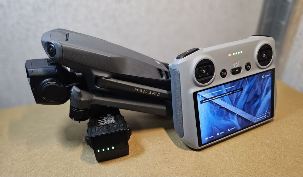 Квадрокоптер, дрон DJI Mavic 3 Pro + АКБ + пульт (без налета)