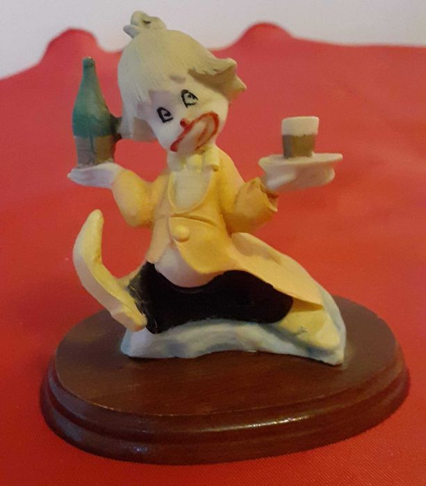 4 Miniaturas Palhaços em porcelana