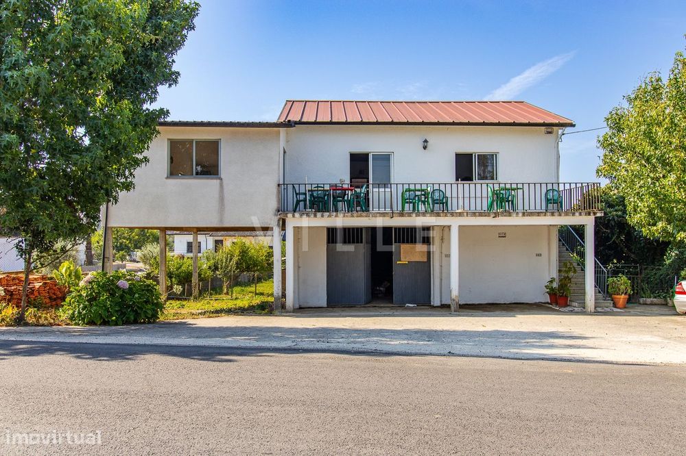 Prédio em À-dos-Ferreiros, Águeda, para Venda