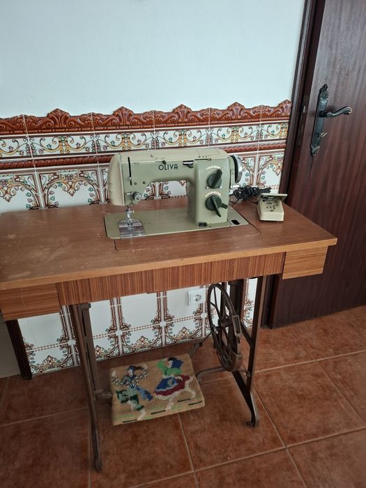 Máquina costura Oliva
