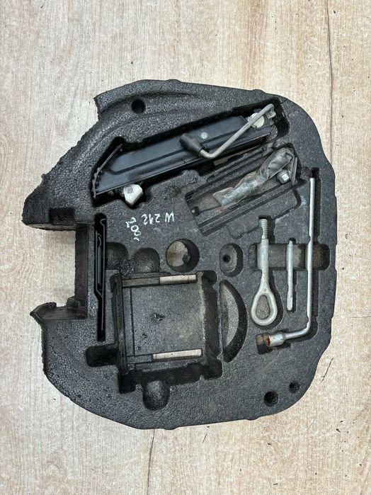 Zestaw wkład koła zapasowego Mercedes W212