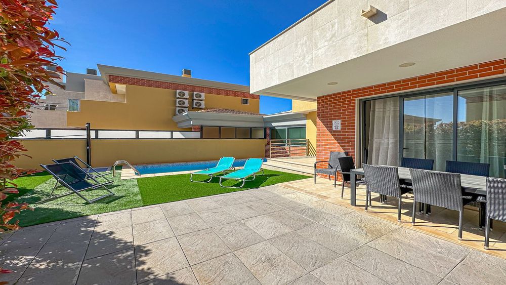 Moradia M4 c/ Piscina p/ Férias. Albufeira-Algarve.