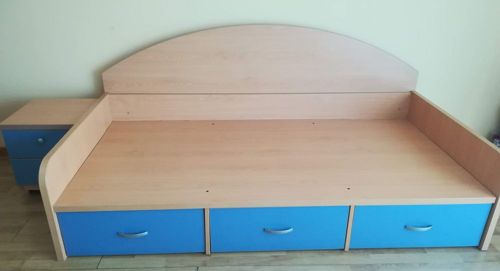 Cama singular com gavetas
