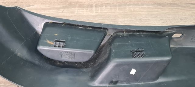 Кришка сидіння передня права Skoda Octavia A5 вживана 1Z0881318Q