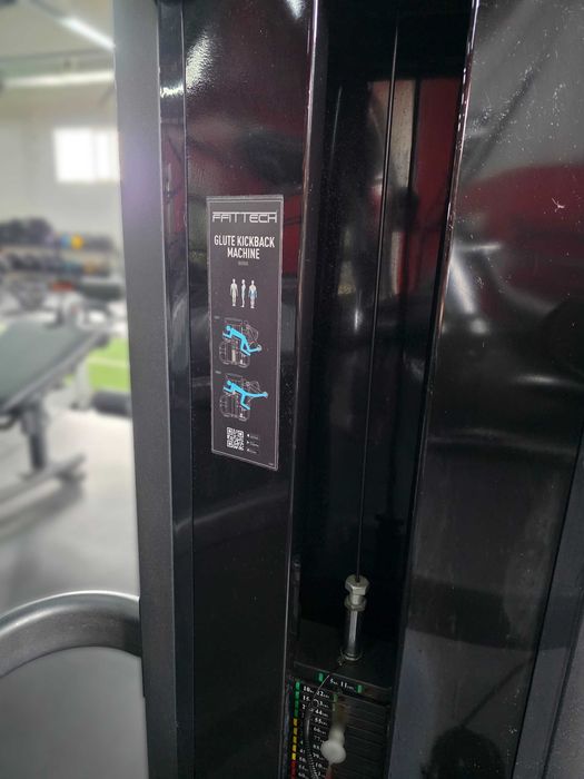 Ginásio Musculação | Máquina Profissional de Glúteos Kickback FFITTECH – Como Nova
