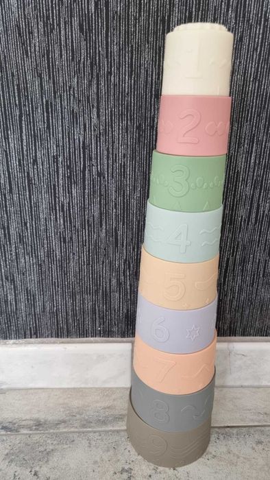 Torre de Copos Empilháveis em Silicone (9 Peças) - NOVO