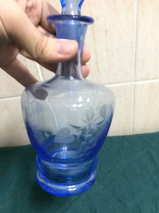 Garrafa Antiga em Vidro Colorido Soprado e Trabalhado
