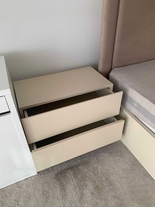 Mesa de Cabeceira com Gavetas