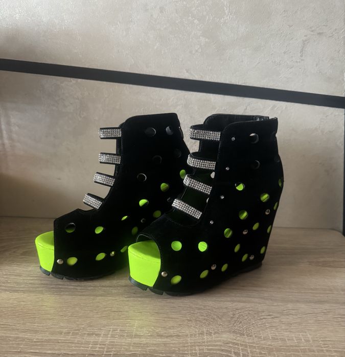 Жіноче літне взуття