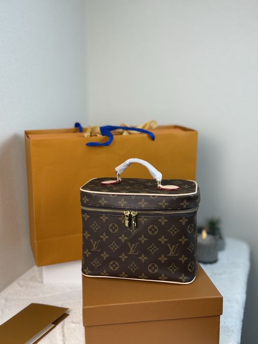 Косметичка Луї Вітон |  Louis Vuitton Nice BB та Nice Mi