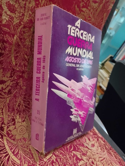 A Terceira Guerra Mundial, Agosto de 1985 - John Hackett