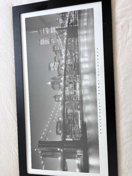 Quadro com vista cidade e moldura em madeira (109 x 59cm)