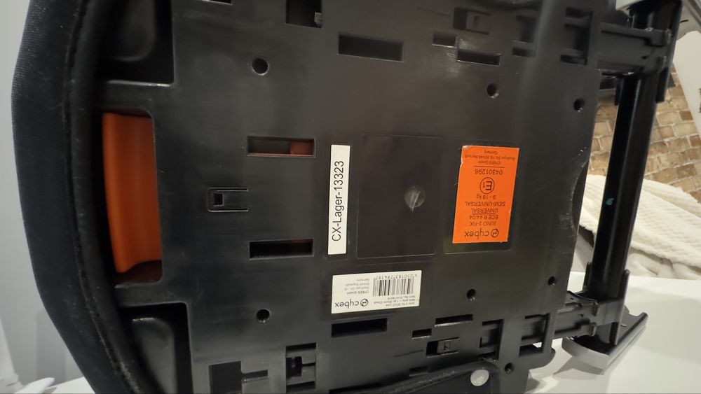 Продається автокрісло Cybex Juno 2-Fix