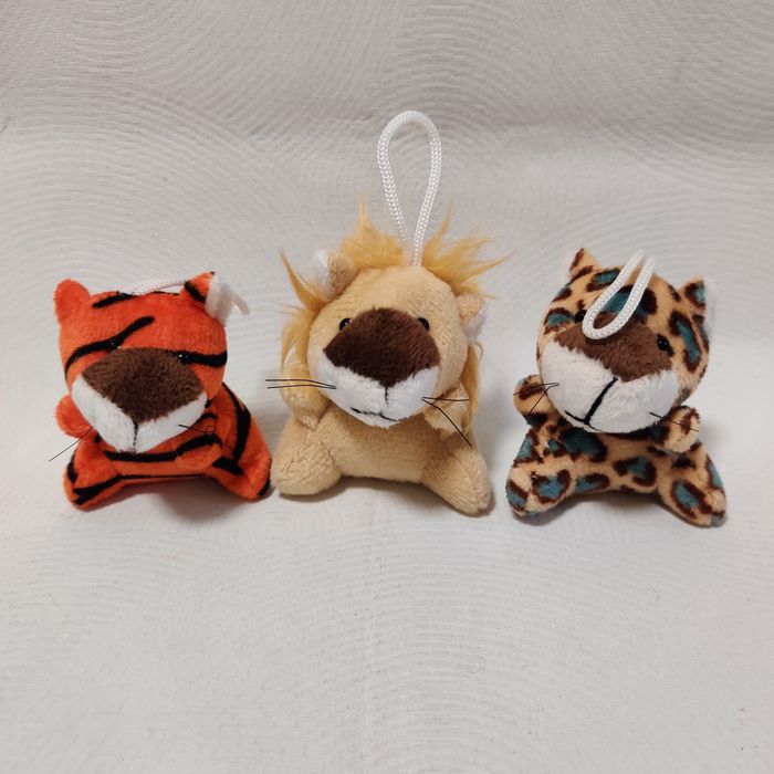 Невеликі м'які іграшки брелоки по 25 грн