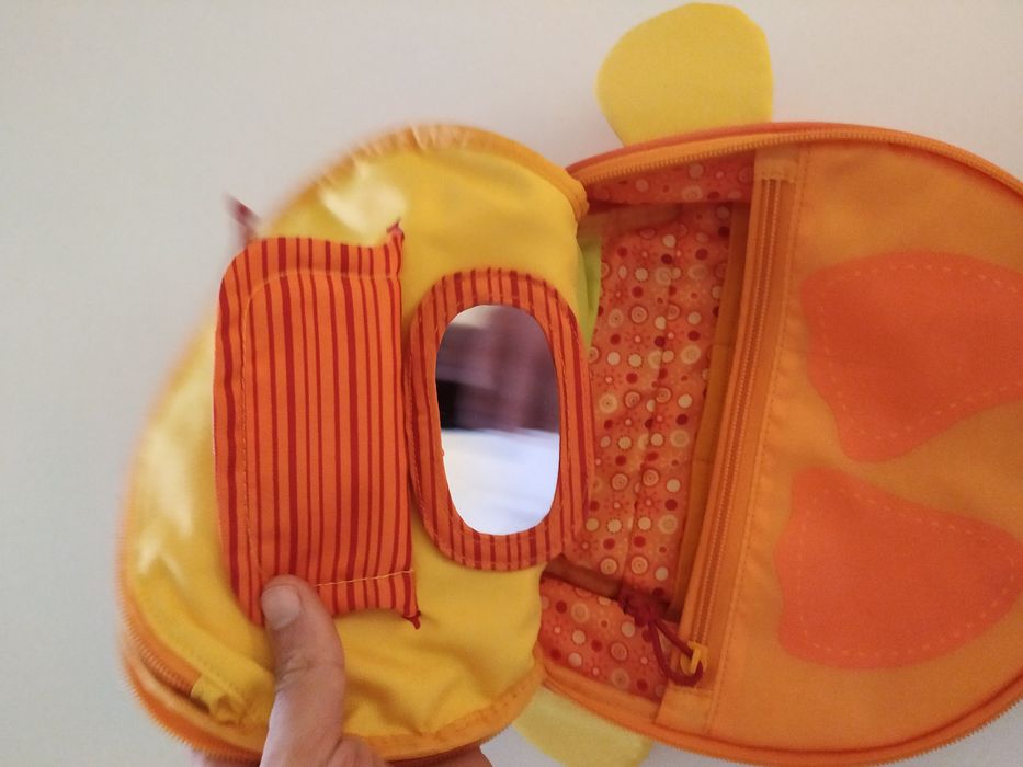 Mala para guardar objetos higiene criança