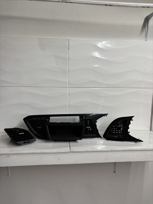 Ramka radia piano Seat leon 3 III 5F0 12-20r cupra kratki nawiewu ramki piano black kratka schowek komplet