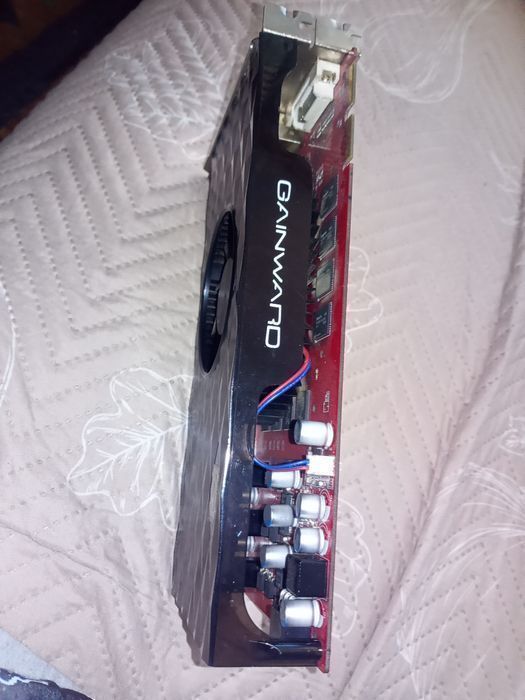 Ram Corsair Vengeance 4gb-ddr3/Gainward hd4850 pci e 512mb ddr3